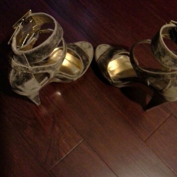 Shoes - Picture 2 of 4